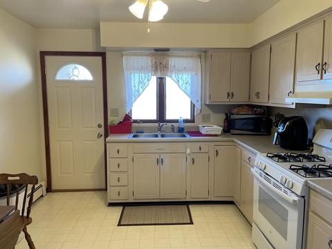 302 S John St, Thomasboro, IL 61878 photo 10