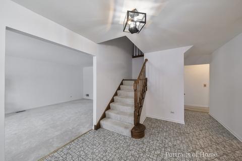 2064 Gladstone Dr, Wheaton, IL 60189 photo 2