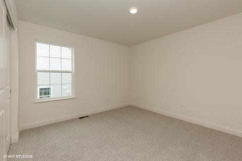 157 Hedgerow Dr, Elgin, IL 60124 photo 9