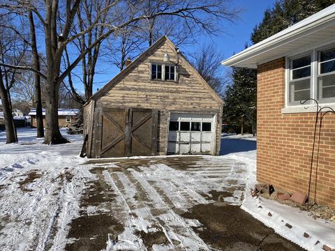 418 E Jackson St, Belvidere, IL 61008 photo 2