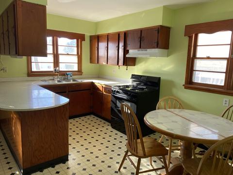 418 E Jackson St, Belvidere, IL 61008 photo 4