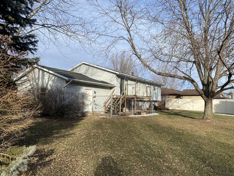 1026 27th St, Peru, IL 61354 photo 2