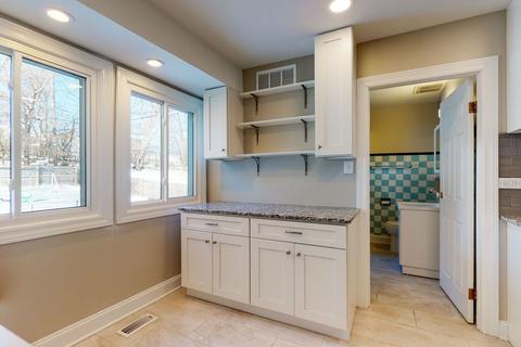 1490 Dennison Rd, Hoffman Estates, IL 60169 photo 9