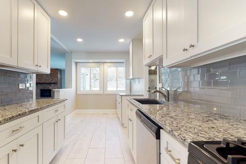 1490 Dennison Rd, Hoffman Estates, IL 60169 photo 8