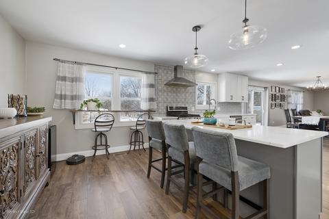 293 S Fork Dr, Gurnee, IL 60031 photo 2