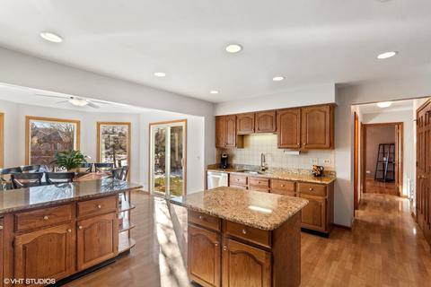 1575 Brittany Ln, Hoffman Estates, IL 60192 photo 19