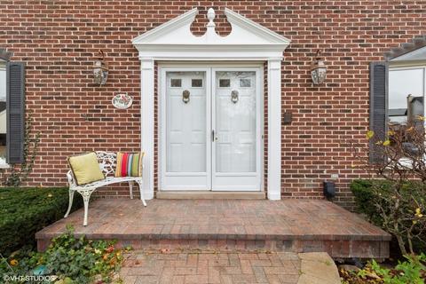 1575 Brittany Ln, Hoffman Estates, IL 60192 photo 2