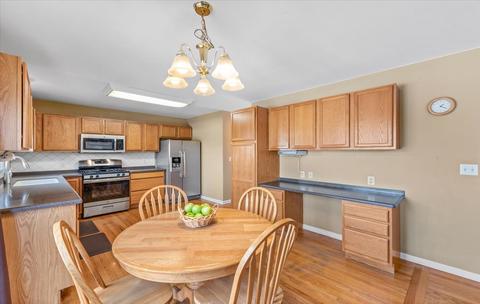 123 Devonshire Dr, Dekalb, IL 60115 photo 9