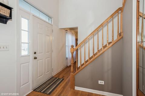 2675 Colonial Dr, Elgin, IL 60124 photo 10