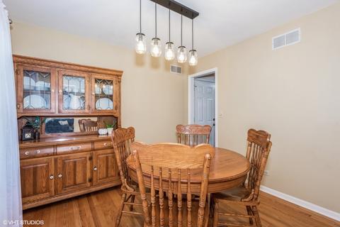 2675 Colonial Dr, Elgin, IL 60124 photo 9