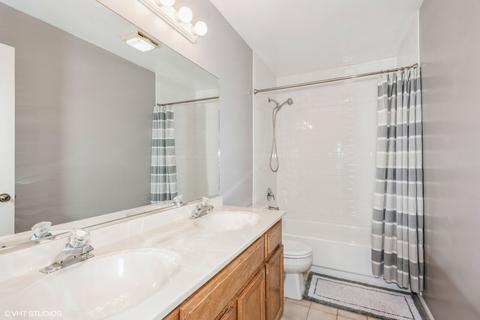 2675 Colonial Dr, Elgin, IL 60124 photo 15