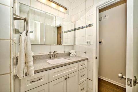 4307 W Devon Ave, Chicago, IL 60646 photo 19