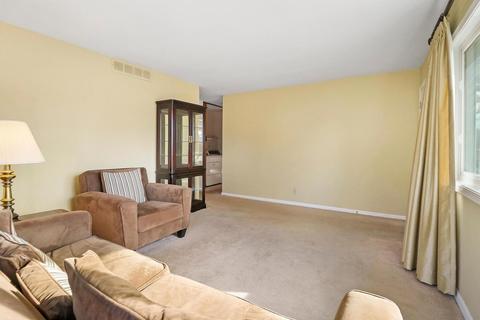 218 E Maxon Ln, Streamwood, IL 60107 photo 5