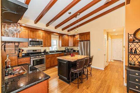 149 E Walnut Ave, Des Plaines, IL 60016 photo 2