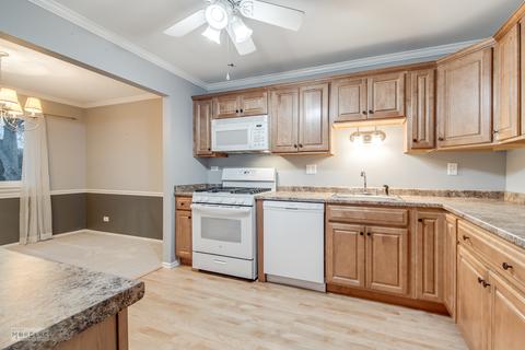 1550 Sandhurst Ct #A, Wheaton, IL 60189 photo 14