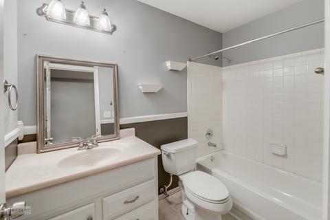 1550 Sandhurst Ct #A, Wheaton, IL 60189 photo 19