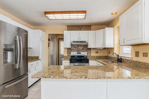 884 Francine Dr, Bartlett, IL 60103 photo 3