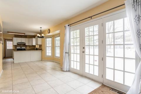 884 Francine Dr, Bartlett, IL 60103 photo 4