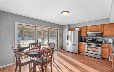624 Hampton Cir, Elgin, IL 60120 photo 7
