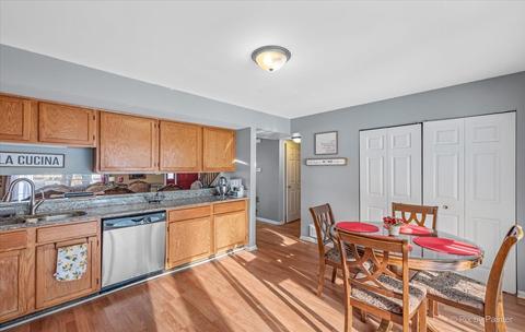 624 Hampton Cir, Elgin, IL 60120 photo 5