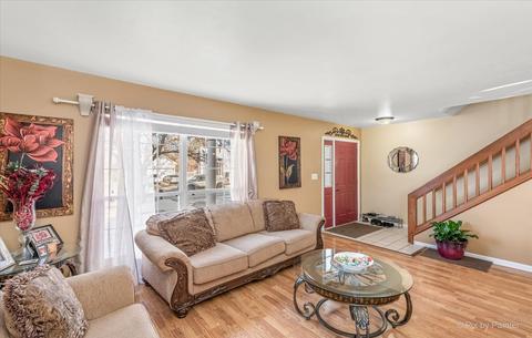 624 Hampton Cir, Elgin, IL 60120 photo 3