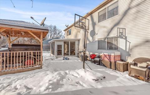 624 Hampton Cir, Elgin, IL 60120 photo 28
