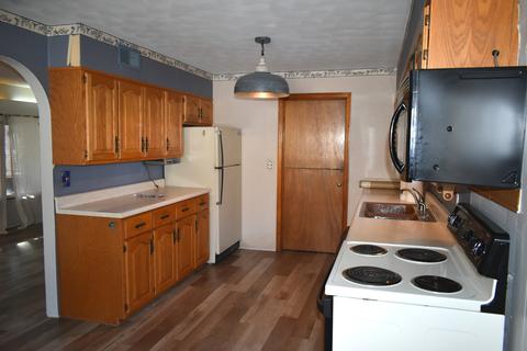 253 E 5th St E, El Paso, IL 61738 photo 9