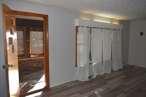 253 E 5th St E, El Paso, IL 61738 photo 5
