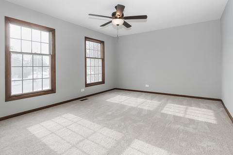4975 Essington Ln, Hoffman Estates, IL 60010 photo 12