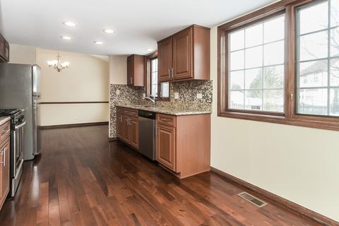 4975 Essington Ln, Hoffman Estates, IL 60010 photo 5