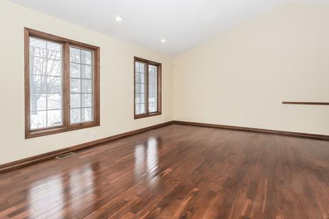 4975 Essington Ln, Hoffman Estates, IL 60010 photo 9