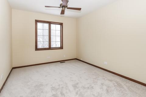 4975 Essington Ln, Hoffman Estates, IL 60010 photo 15