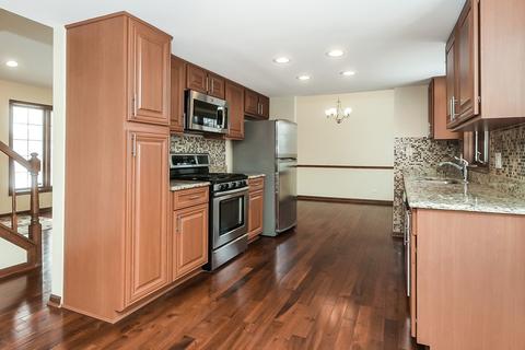 4975 Essington Ln, Hoffman Estates, IL 60010 photo 4