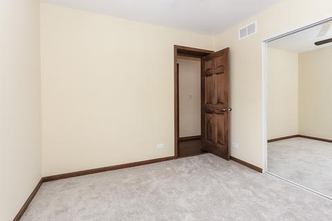 4975 Essington Ln, Hoffman Estates, IL 60010 photo 19