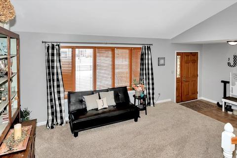 1372 Eagle Bluff Dr, Bourbonnais, IL 60914 photo 3