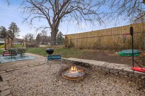 4711 Althoff Dr, Mchenry, IL 60051 photo 2