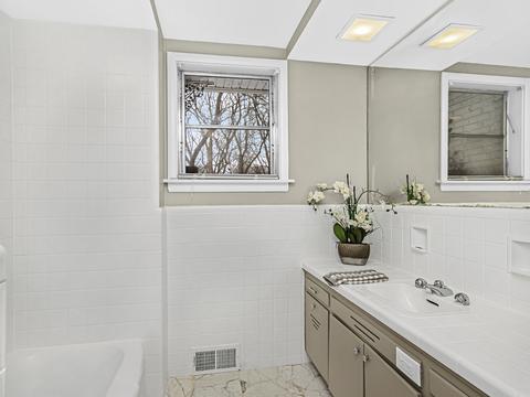 633 Echo Ln, Glenview, IL 60025 photo 13