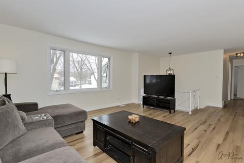 1999 Nottingham Ln, Wheaton, IL 60189 photo 4