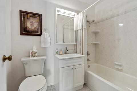 1525 Sander Ct #302, Wheeling, IL 60090 photo 11