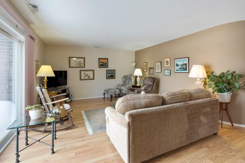1525 Sander Ct #302, Wheeling, IL 60090 photo 4
