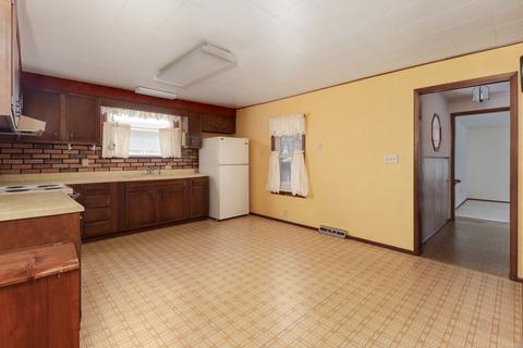 705 S Locust St, Delavan, IL 61734 photo 10