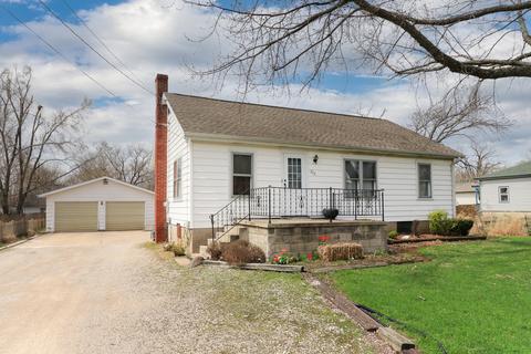705 S Locust St, Delavan, IL 61734 photo 1