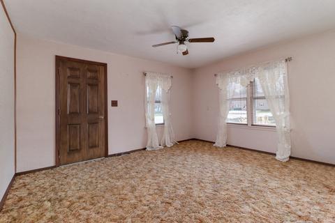 705 S Locust St, Delavan, IL 61734 photo 8