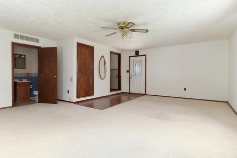 705 S Locust St, Delavan, IL 61734 photo 4