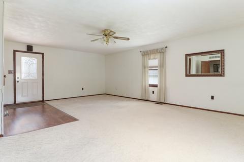 705 S Locust St, Delavan, IL 61734 photo 5