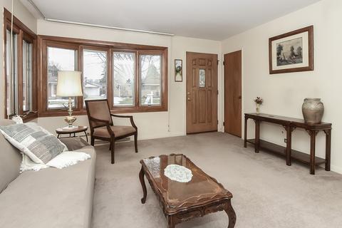 256 E Normandy Dr, Addison, IL 60101 photo 4