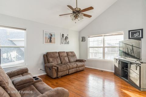 353 Bravo Ct, Bartlett, IL 60103 photo 3