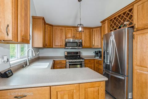 353 Bravo Ct, Bartlett, IL 60103 photo 4
