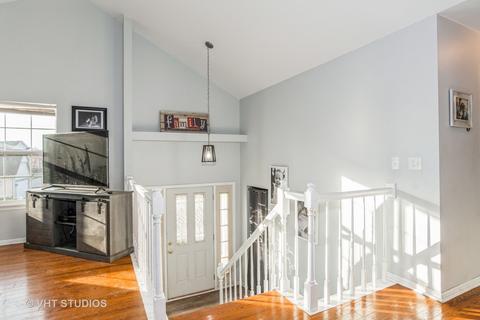 353 Bravo Ct, Bartlett, IL 60103 photo 2
