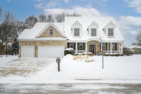 83 Mitchell Cir, Wheaton, IL 60189 photo 1